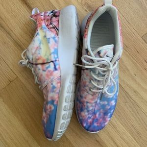 Nike Roshe One Cherry Blossom sneakers